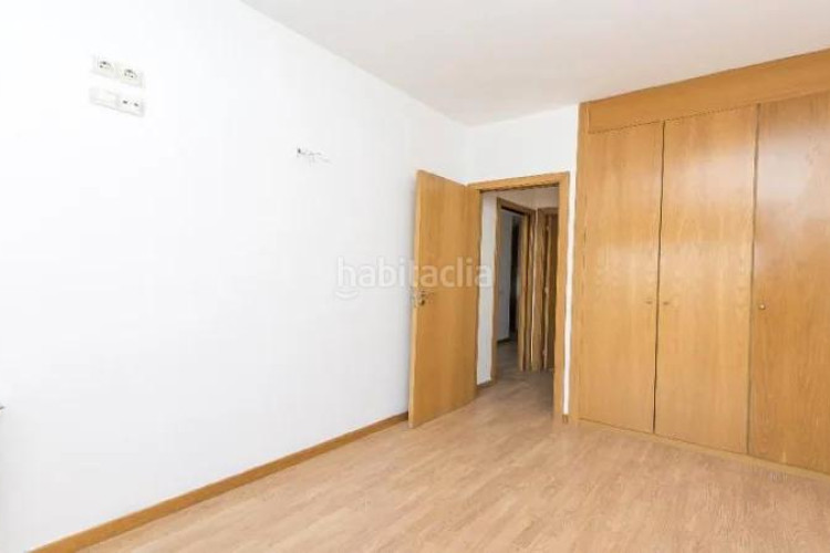Piso (barcelona). "okupado" (no se puede visitar ni hipotecar). en Terrassa