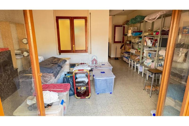 Casa  en venta en la gripia, en carrer borges blanques de 220m construidos con salida a patio de 40m, tres terrazas y en Terrassa