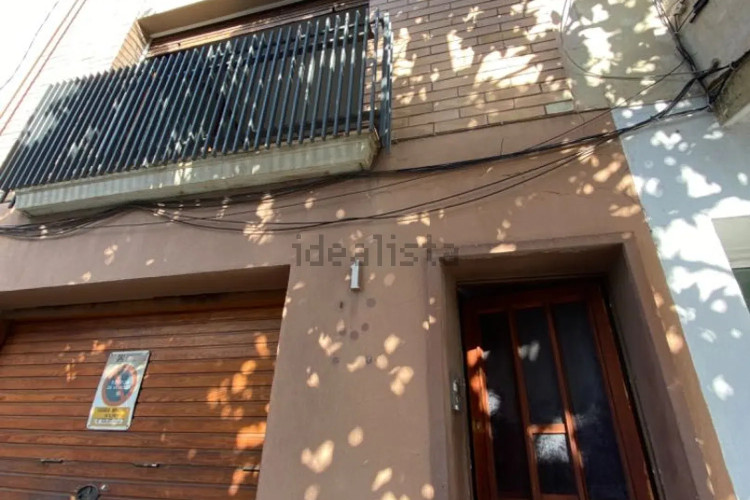 Chalet pareado en carretera de Castellar