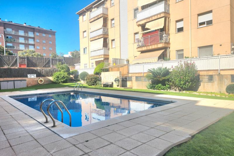 Piso 3 dormitorios, piscina, parking y trastero en Terrassa