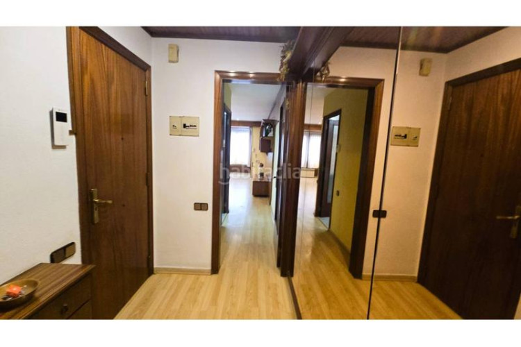 Piso oportunidad piso tipo casa gran garaje y terraza en Terrassa
