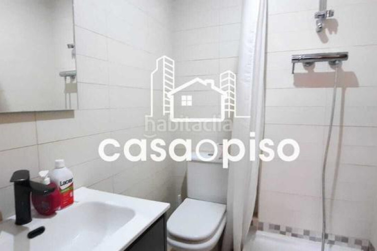 Dúplex  seminuevo en ca nanglada, 2 dormitorios, 2 baños, terraza de 15m y garaje. buena ubicación y vistas despejadas. ven a visit en Terrassa