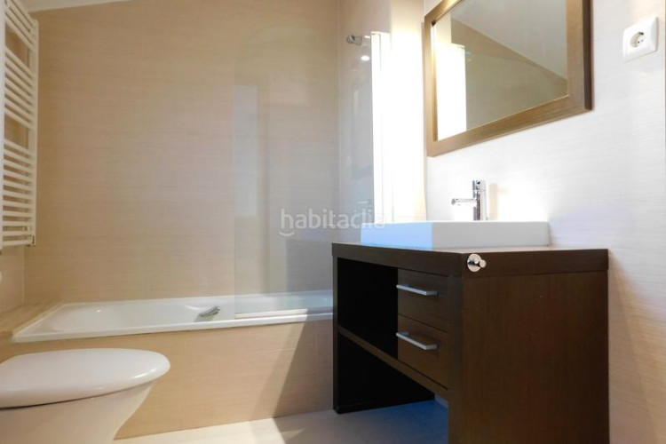 Dúplex atico duplex, 2 habitaciones y terraza en Ca n'Aurell Terrassa