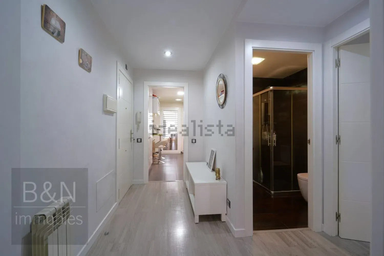 Una vivienda reformada con encanto, dos balcones y plaza de parking