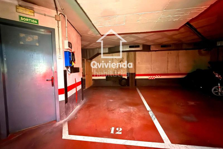 Ático  de 3 habitaciones con gran balcón en av glories catalanes, en Terrassa