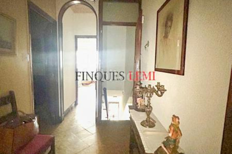 Casa adosada casa a reformar con potencial para 2 viviendas centro en Terrassa
