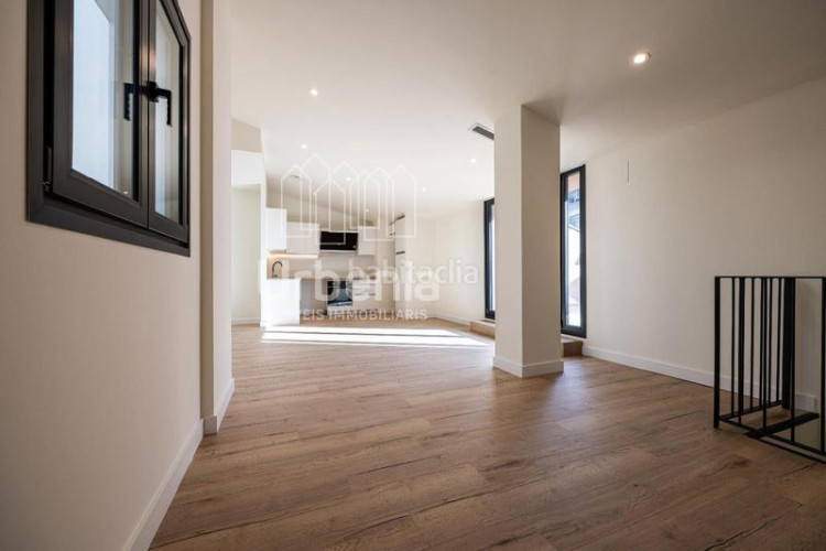 Dúplex luminosos dúplex con terraza con buenas vistas de 3 y 4 dormitorios en Terrassa