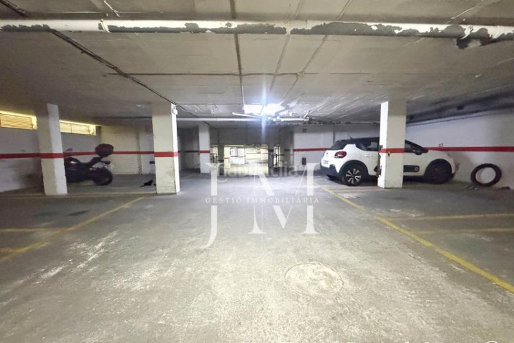 Piso oportunidad única: piso con piscina, parking y trastero en Terrassa