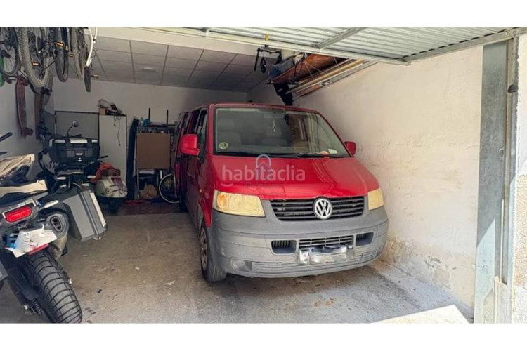 Casa pareada casa en en venta ca naurell de 210m construidos con salida a patio, dos terrazas y garaje. en Terrassa