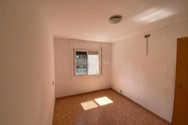 Piso  en calle soler y diffent en La Cogullada Terrassa