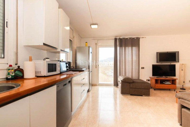 Piso en xuquer 6 local adaptat per habitatge i llogat en Terrassa