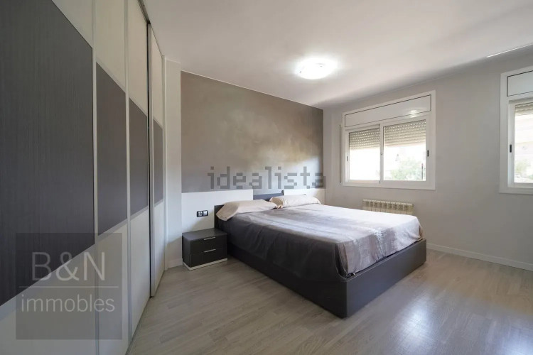 Una vivienda reformada con encanto, dos balcones y plaza de parking