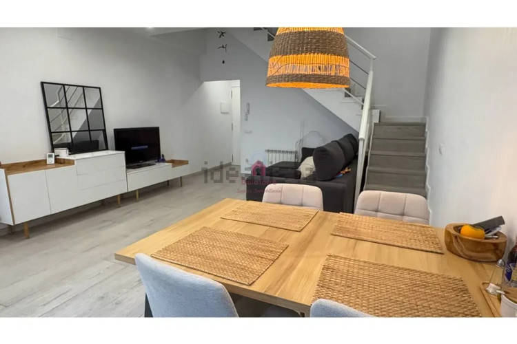 Chalet pareado en carretera de Rellinars