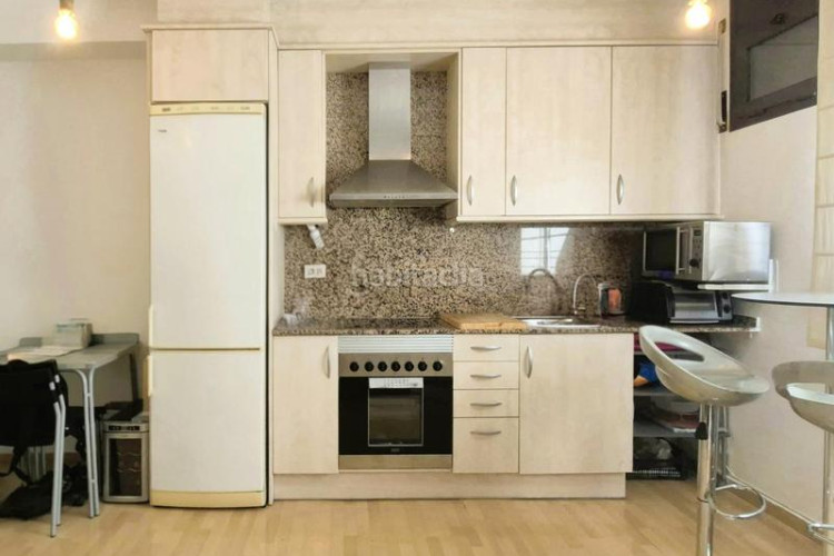 Estudio estudi seminou orientat a sud tocant el complex olímpic i la plaça de can roca en Terrassa