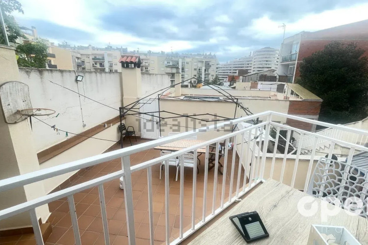 Piso en plaza del Mestre Serrat