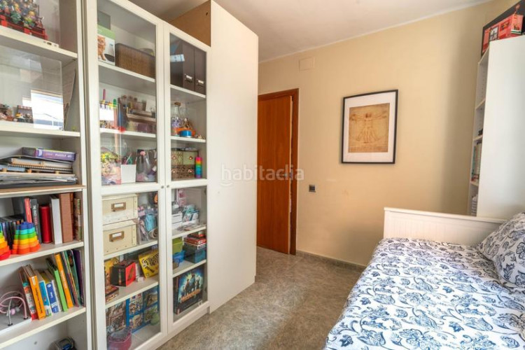 Casa adosada casa para entrar a vivir, con patio y terraza. a 10min. estación renfe este. en Terrassa