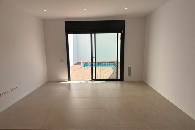 Casa en carrer de las navas de tolosa 87 exclusiva casa a estrenar con piscina privada en Terrassa