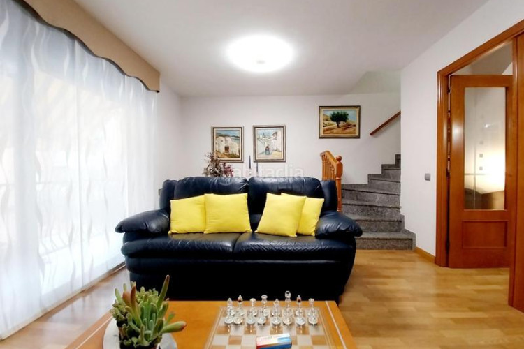 Casa adosada unifamiliar adosada con estudio 55 m2 en Terrassa