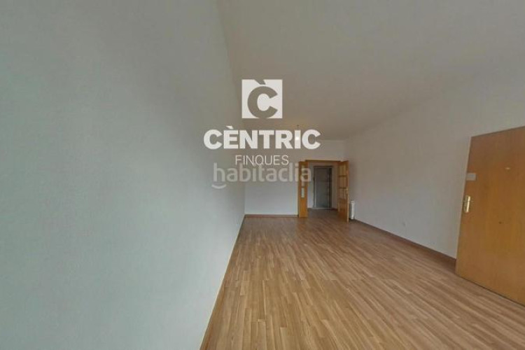 Piso oportunidad inversión. piso grande con 4 habitaciones perfecto para familias numerosas! en Terrassa