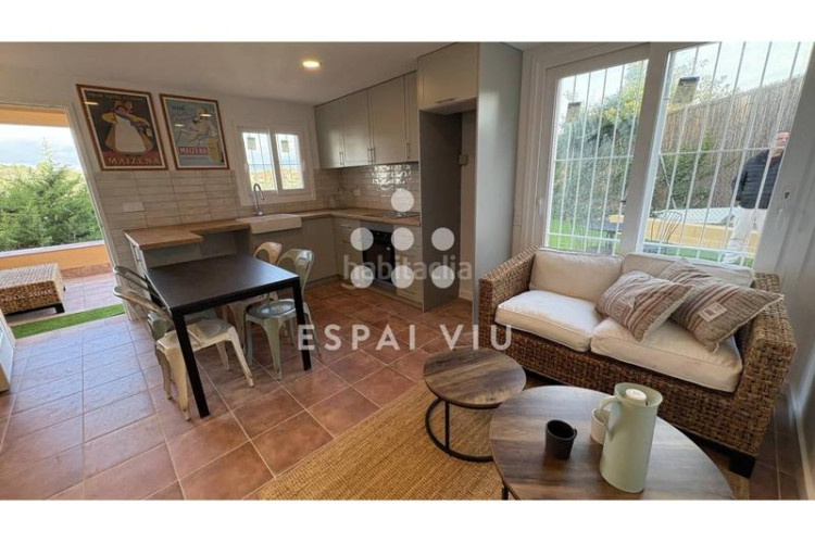 Casa adorable casita con jardín recién reformada. en Terrassa