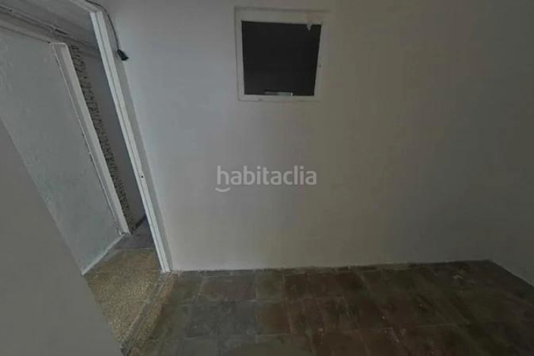 Casa adosada (barcelona). "okupado" (no se puede visitar ni hipotecar). en Terrassa
