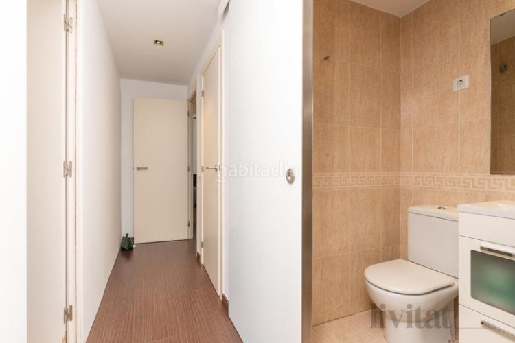Piso en edison piso con piscina, parking y trastero en Terrassa