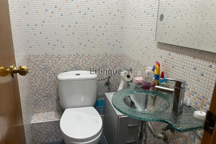 Piso se vende piso en zona comercial con todo tipo de transporte publico en Terrassa