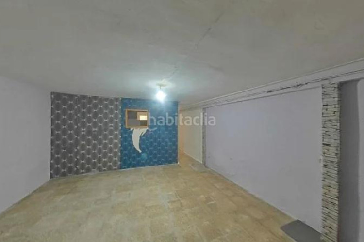 Casa adosada (barcelona). "okupado" (no se puede visitar ni hipotecar). en Terrassa