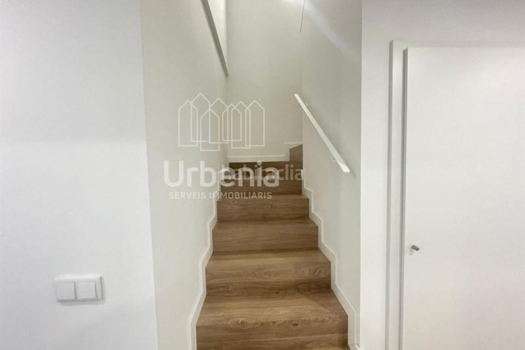 Dúplex duplex tercera planta, 4 habitaciones y con terrazas en Terrassa