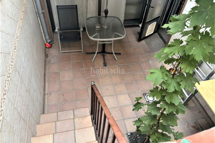 Planta baja  de 112 m2 con entrada independiente, con 2 terrazas en poble nou- en Terrassa