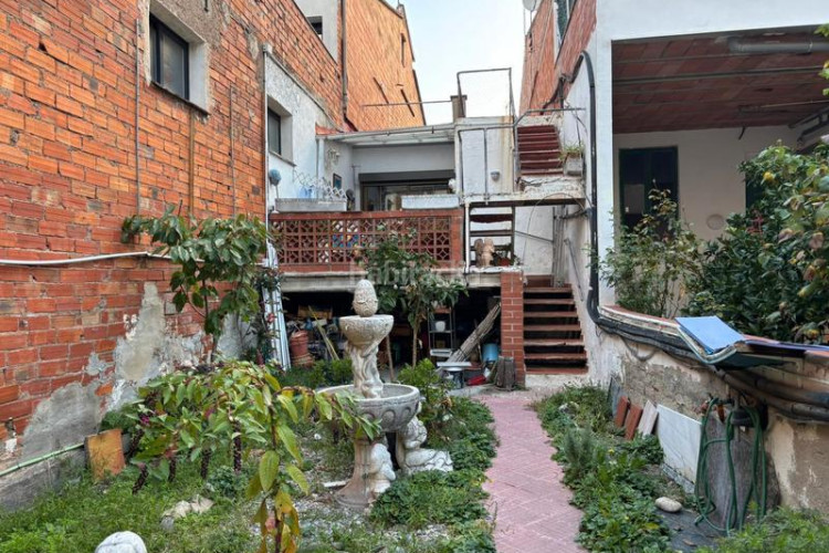 Casa adosada zona de Can Palet. casa adosada de 3hab. + 1lav. + patio + terraza en Terrassa