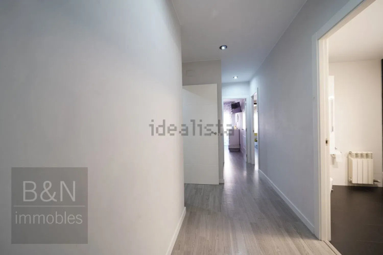 Una vivienda reformada con encanto, dos balcones y plaza de parking