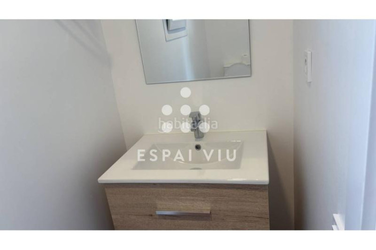 Casa adorable casita con jardín recién reformada. en Terrassa