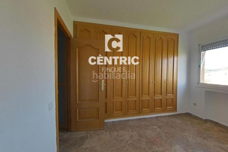 Dúplex piso espacioso con 4 habitaciones gran inversión ! en Terrassa