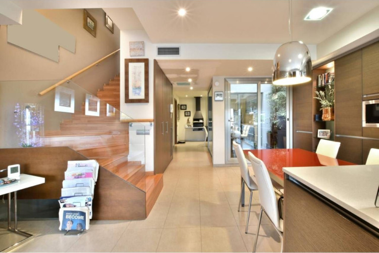 Poetessa Caparu00E0, Sant Pere Nord