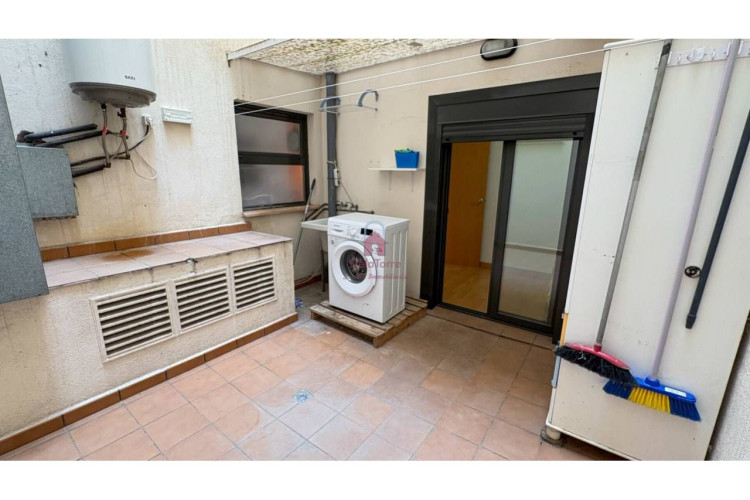 Poetesa Capara, Sant Pere Nord