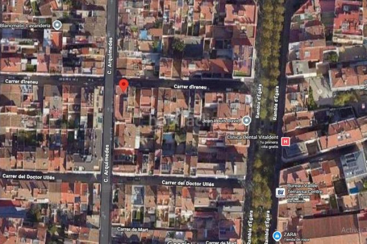 Piso de 137 m2 amb 4 hab i balco 10 m2 oest al carrer ireneu a 50 metres rambla en Terrassa