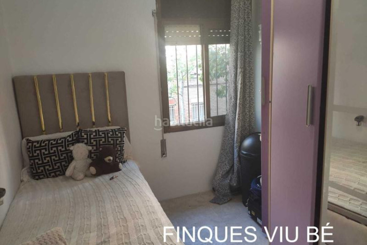 Piso  reformado de 3 habitaciones exterior con balcón en Terrassa