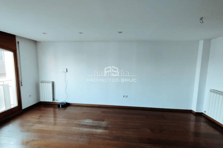 Piso  ocupado ilegalmente infórmese condiciones en Terrassa