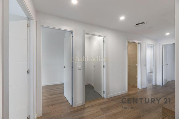 Apartamento en carrer de pere fizes ático dúplex con distribución invertida, suite, terrazas y acabados premium en Terrassa