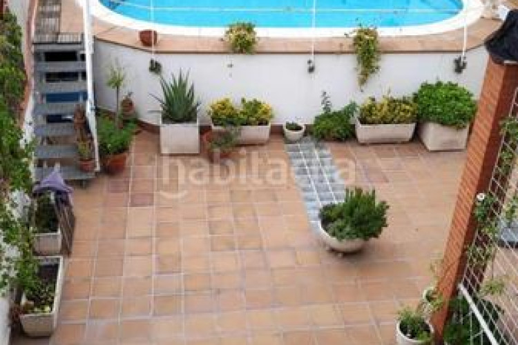 Casa adosada casa en las arenas con piscina en Les Arenes - La Grípia - Can Montllor Terrassa