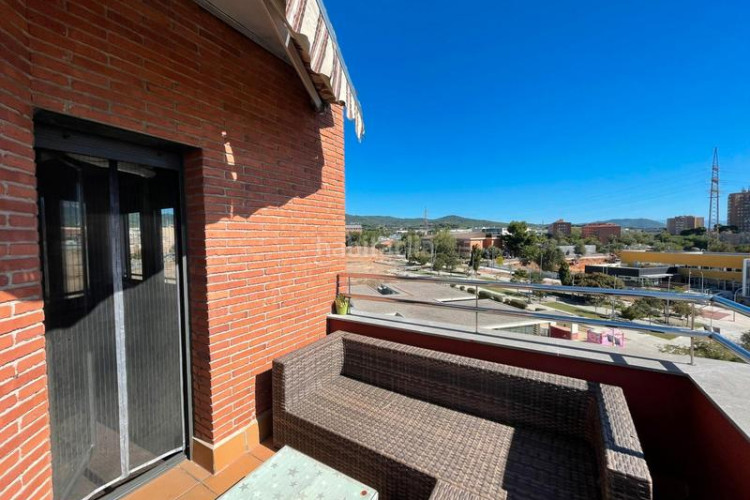 Dúplex zona de Sant Pere Nord. dúplex de 3habs. + estudio + 3lav. + terraza + balcón en Terrassa