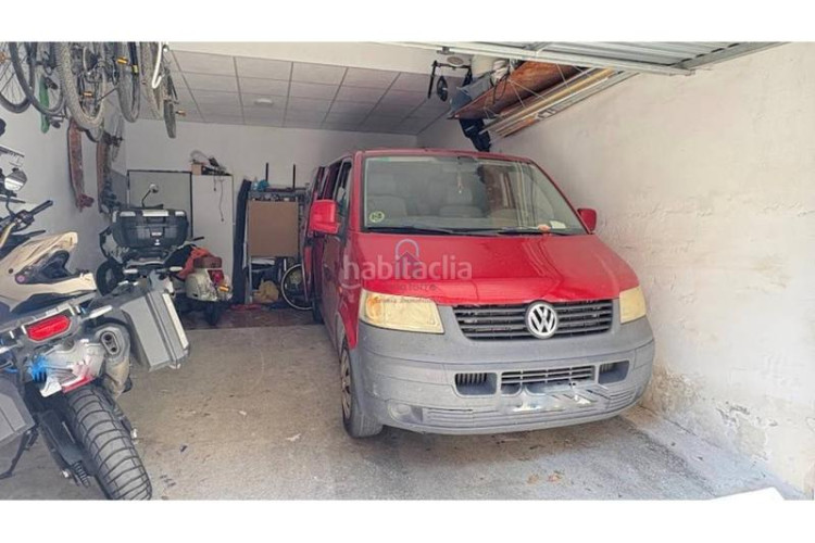 Casa pareada casa en en venta ca naurell de 210m construidos con salida a patio, dos terrazas y garaje. en Terrassa