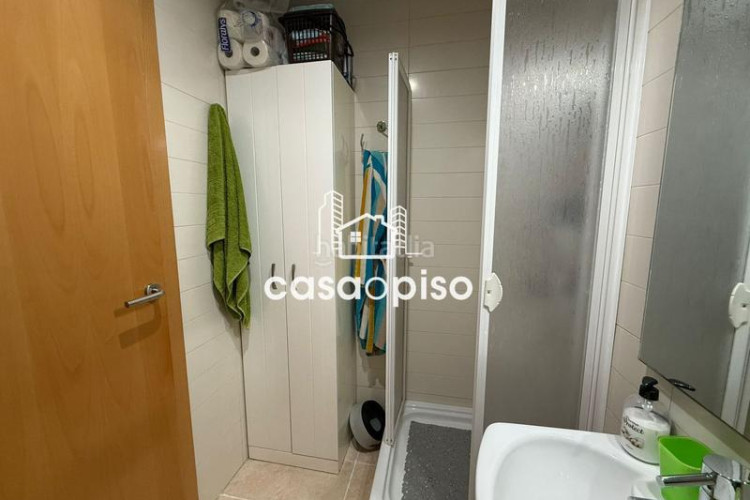 Piso acogedor piso seminuevo en ca nanglada con mucha luz, cocina americana, orientación este y construido en 2009. ideal para invertir en Terrassa