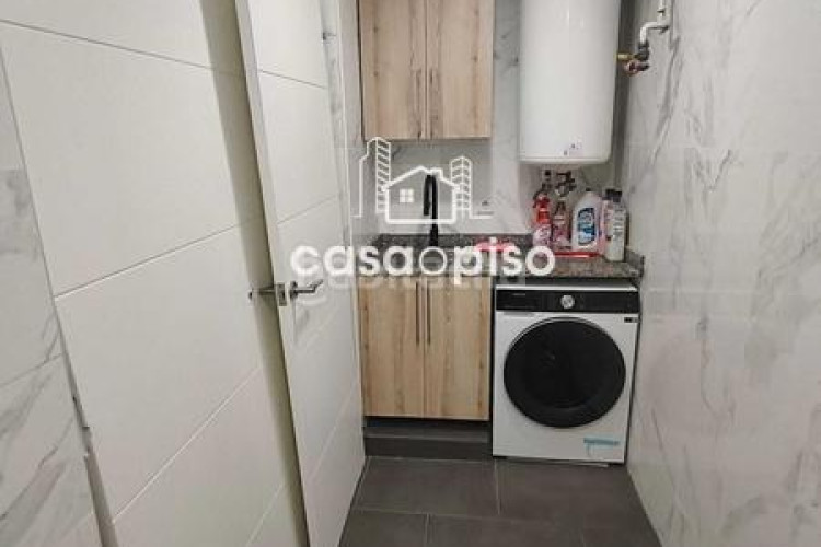 Piso  reformado en La Cogullada 3 dormitorios, 1 baño, todo exterior, cocina individual, con dos balcones uno de 6m y otro de 4m y en Terrassa
