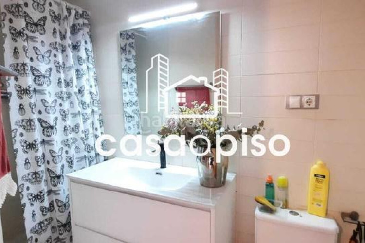 Dúplex  seminuevo en ca nanglada, 2 dormitorios, 2 baños, terraza de 15m y garaje. buena ubicación y vistas despejadas. ven a visit en Terrassa