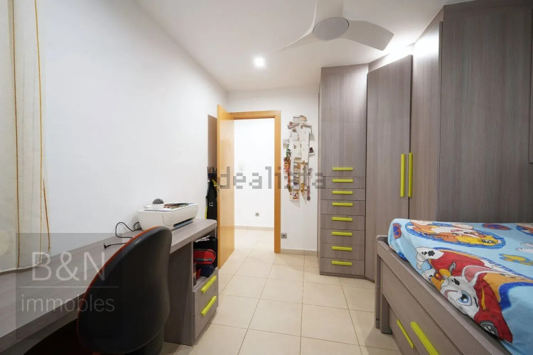 Un hogar reformado, con doble salida exterior y solo un vecino.