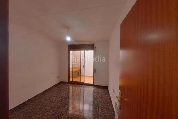 Piso (barcelona). "okupado" (no se puede visitar ni hipotecar). en Terrassa