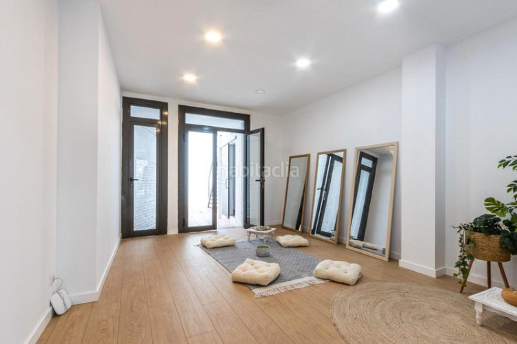 Dúplex vivienda tipo dúplex de 2habs. + garaje + patio. zona Segle XX en Terrassa