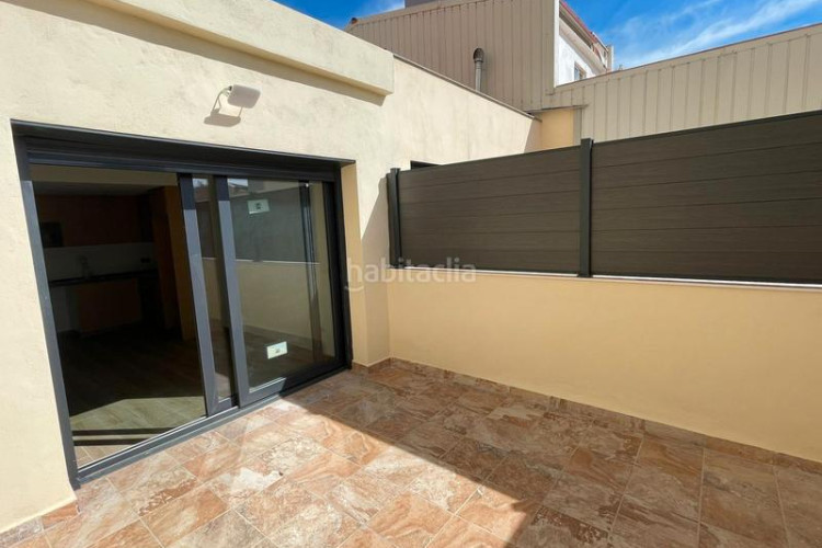 Dúplex zona de Ca n'Aurell. duplex de obra nueva de 3habs. + 1lav. + terraza en Terrassa